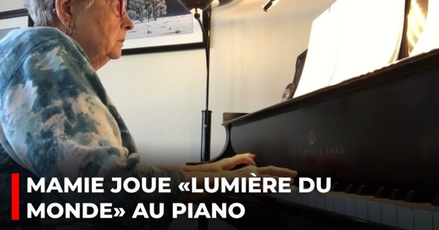Mamie joue «Lumière du monde» au piano